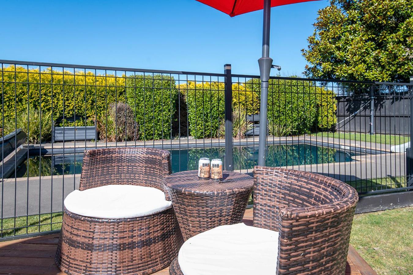 Mountviews Lodge タウポ エクステリア 写真