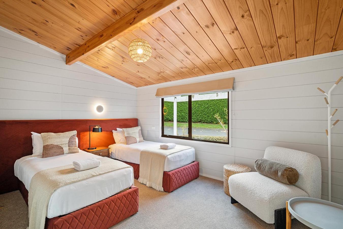 Mountviews Lodge タウポ エクステリア 写真